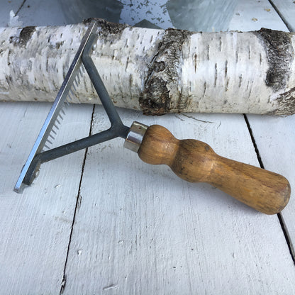 Holzstriegel