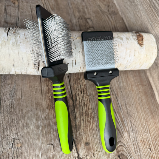 Mini Finishingprofi GRÜN - Qualitäts Hundebürste patentiert